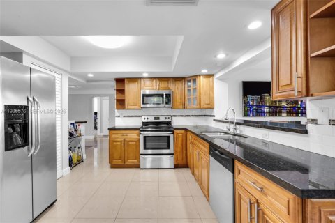 House in Miramar, Florida 3 bedrooms, 156.26 sq.m. № 1996057 - photo 8