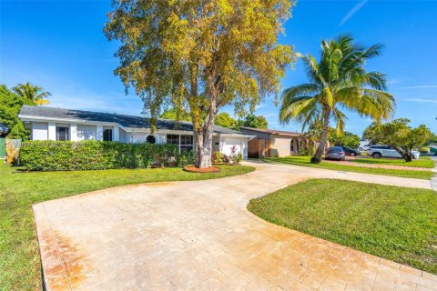 House in Miramar, Florida 3 bedrooms, 156.26 sq.m. № 1996057 - photo 3