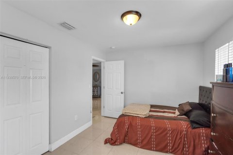 House in Miramar, Florida 3 bedrooms, 156.26 sq.m. № 1996057 - photo 19