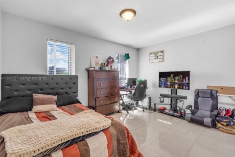 House in Miramar, Florida 3 bedrooms, 156.26 sq.m. № 1996057 - photo 18