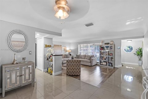 House in Miramar, Florida 3 bedrooms, 156.26 sq.m. № 1996057 - photo 5