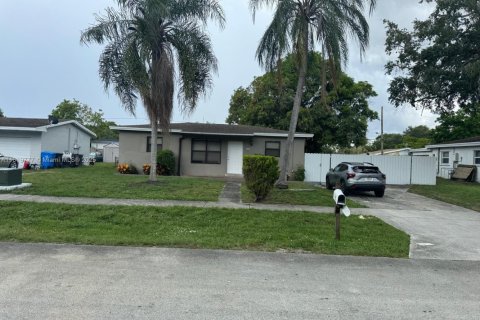 House in West Park, Florida 3 bedrooms, 116.31 sq.m. № 1781838 - photo 1