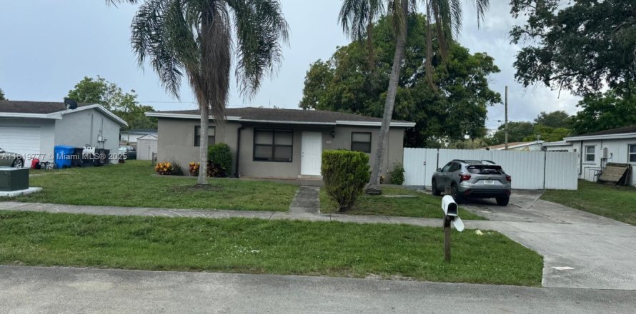 House in West Park, Florida 3 bedrooms, 116.31 sq.m. № 1781838