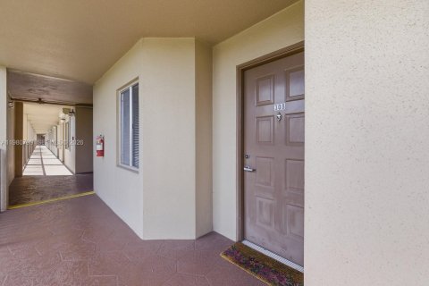 Copropriété à vendre à Pembroke Pines, Floride: 2 chambres, 112.13 m2 № 2044278 - photo 23