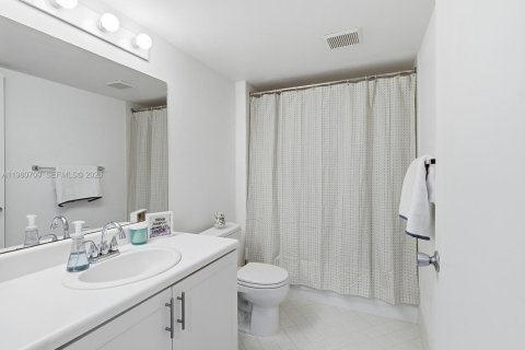 Copropriété à vendre à Pembroke Pines, Floride: 2 chambres, 112.13 m2 № 2044278 - photo 19
