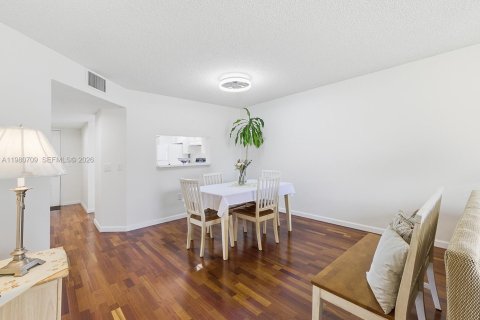 Copropriété à vendre à Pembroke Pines, Floride: 2 chambres, 112.13 m2 № 2044278 - photo 16