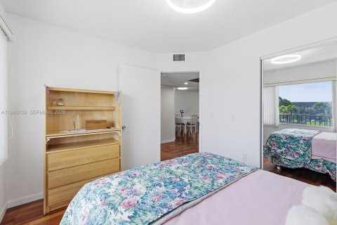 Copropriété à vendre à Pembroke Pines, Floride: 2 chambres, 112.13 m2 № 2044278 - photo 6