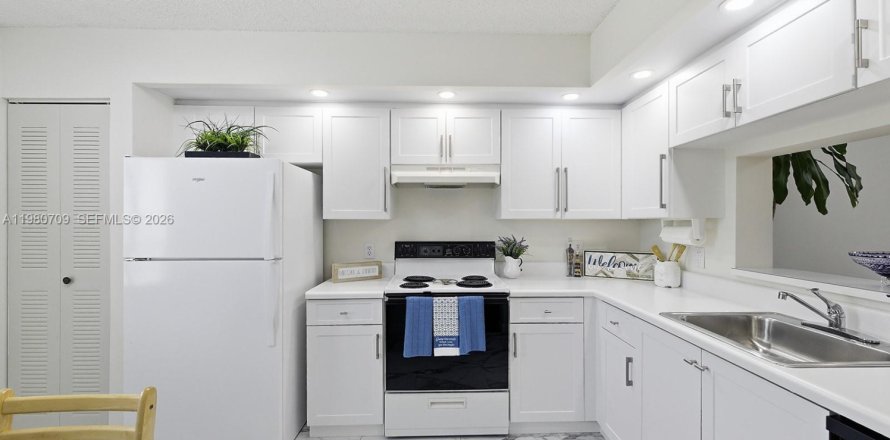 Condo à Pembroke Pines, Floride, 2 chambres  № 2044278