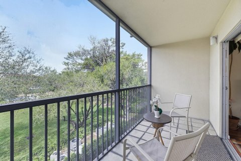 Copropriété à vendre à Pembroke Pines, Floride: 2 chambres, 112.13 m2 № 2044278 - photo 20