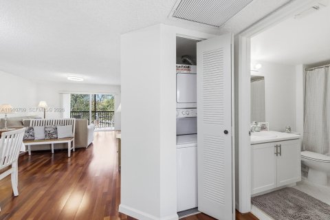 Copropriété à vendre à Pembroke Pines, Floride: 2 chambres, 112.13 m2 № 2044278 - photo 11