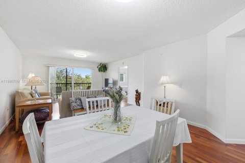 Copropriété à vendre à Pembroke Pines, Floride: 2 chambres, 112.13 m2 № 2044278 - photo 14