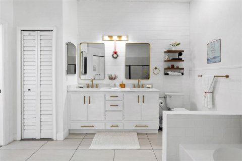 Casa en venta en Tampa, Florida, 3 dormitorios, 170.75 m2 № 2091950 - foto 17