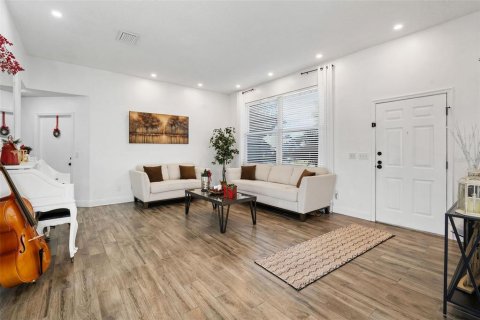 Casa en venta en Tampa, Florida, 3 dormitorios, 170.75 m2 № 2091950 - foto 4