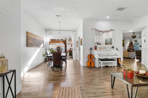 Casa en venta en Tampa, Florida, 3 dormitorios, 170.75 m2 № 2091950 - foto 3