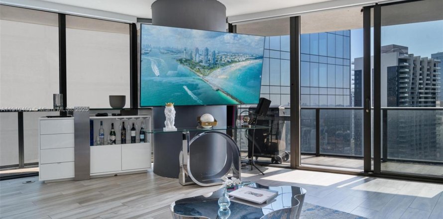 Кондоминиум с 3 спальнями в Майами, Флорида № 1966123