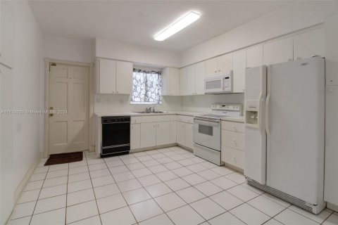 Купить виллу или дом в Корал-Гейблс, Флорида 3 спальни, 136.57м2, № 1811773 - фото 6