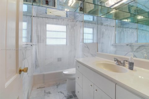 Купить виллу или дом в Корал-Гейблс, Флорида 3 спальни, 136.57м2, № 1811773 - фото 5