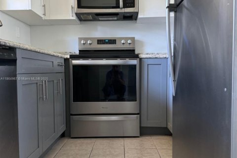 Condo in Deerfield Beach, Florida, 1 bedroom  № 1893233 - photo 3