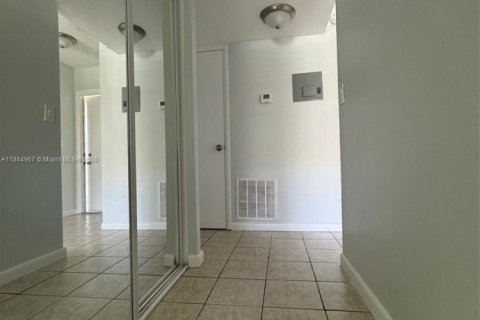 Condo in Deerfield Beach, Florida, 1 bedroom  № 1893233 - photo 9