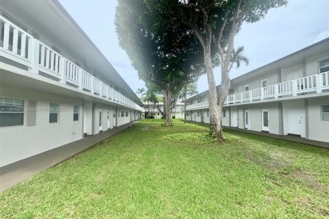 Condo in Deerfield Beach, Florida, 1 bedroom  № 1893233 - photo 1