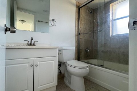 Condo in Deerfield Beach, Florida, 1 bedroom  № 1893233 - photo 13
