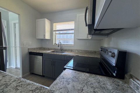 Condo in Deerfield Beach, Florida, 1 bedroom  № 1893233 - photo 4