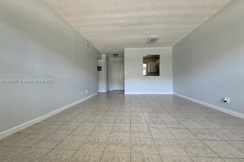 Condo in Deerfield Beach, Florida, 1 bedroom  № 1893233 - photo 7