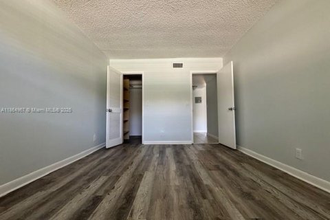 Condo in Deerfield Beach, Florida, 1 bedroom  № 1893233 - photo 11