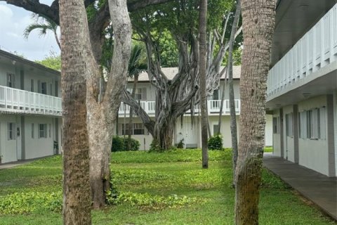 Condo in Deerfield Beach, Florida, 1 bedroom  № 1893233 - photo 2