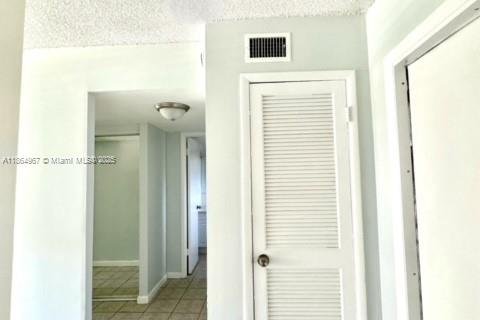 Condo in Deerfield Beach, Florida, 1 bedroom  № 1893233 - photo 8