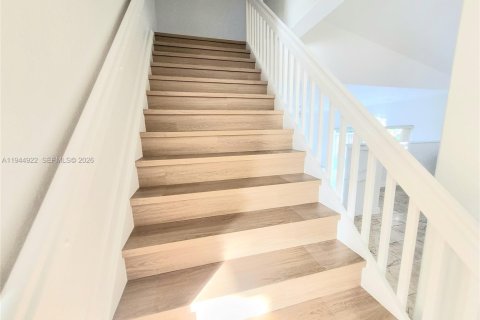 House in Doral, Florida 4 bedrooms, 293.76 sq.m. № 2001432 - photo 14