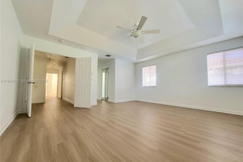 House in Doral, Florida 4 bedrooms, 293.76 sq.m. № 2001432 - photo 19