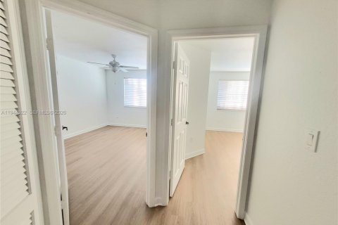 House in Doral, Florida 4 bedrooms, 293.76 sq.m. № 2001432 - photo 22