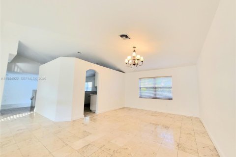 House in Doral, Florida 4 bedrooms, 293.76 sq.m. № 2001432 - photo 6