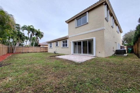 House in Doral, Florida 4 bedrooms, 293.76 sq.m. № 2001432 - photo 29