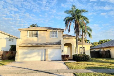 House in Doral, Florida 4 bedrooms, 293.76 sq.m. № 2001432 - photo 2