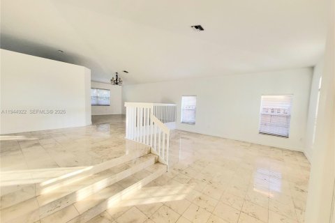 House in Doral, Florida 4 bedrooms, 293.76 sq.m. № 2001432 - photo 3