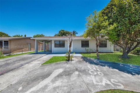 Villa ou maison à vendre à Pompano Beach, Floride: 3 chambres, 100.33 m2 № 1945955 - photo 2