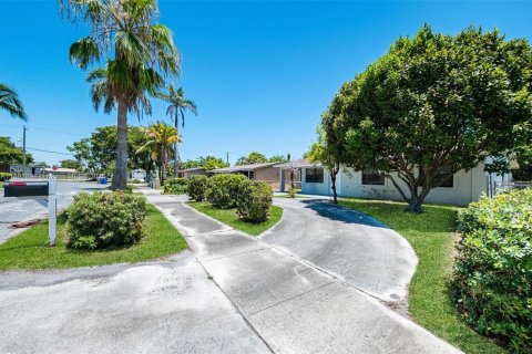 Villa ou maison à vendre à Pompano Beach, Floride: 3 chambres, 100.33 m2 № 1945955 - photo 3