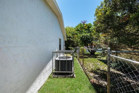 Villa ou maison à vendre à Pompano Beach, Floride: 3 chambres, 100.33 m2 № 1945955 - photo 29