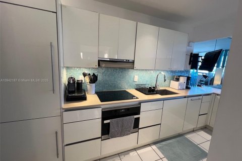 Condominio en alquiler en Miami Beach, Florida, 49.24 m2 № 2013905 - foto 18