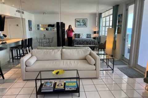 Condominio en alquiler en Miami Beach, Florida, 49.24 m2 № 2013905 - foto 7