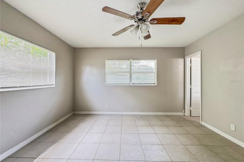 Villa ou maison à louer à Tampa, Floride: 4 chambres, 154.59 m2 № 2415278 - photo 12