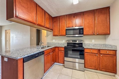 Villa ou maison à louer à Tampa, Floride: 4 chambres, 154.59 m2 № 2415278 - photo 7