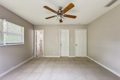 Villa ou maison à louer à Tampa, Floride: 4 chambres, 154.59 m2 № 2415278 - photo 5