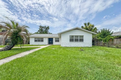 Villa ou maison à Tampa, Floride 4 chambres, 154.59 m2 № 2415278