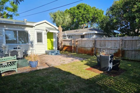 Immobilier commercial à louer à Lake Worth, Floride: 1 chambre, 46.82 m2 № 1217384 - photo 1