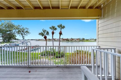 Townhouse in Treasure Island, Florida 2 bedrooms, 162.58 sq.m. № 1810588 - photo 22
