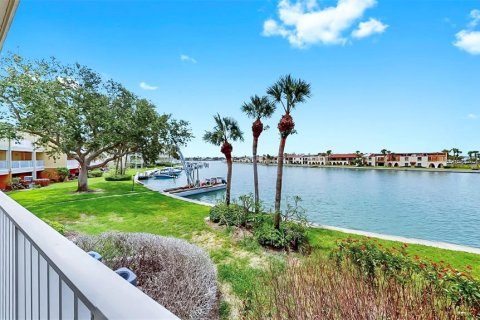 Townhouse in Treasure Island, Florida 2 bedrooms, 162.58 sq.m. № 1810588 - photo 25