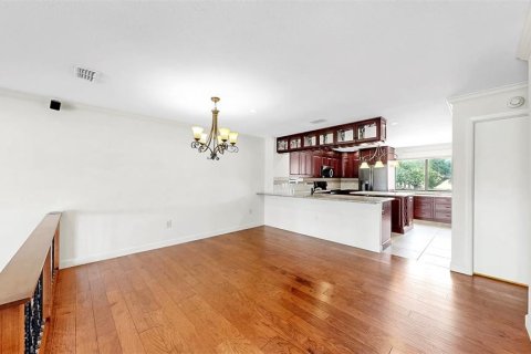 Townhouse in Treasure Island, Florida 2 bedrooms, 162.58 sq.m. № 1810588 - photo 4
